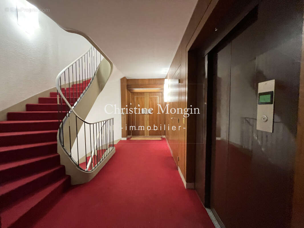 Appartement à NEUILLY-SUR-SEINE