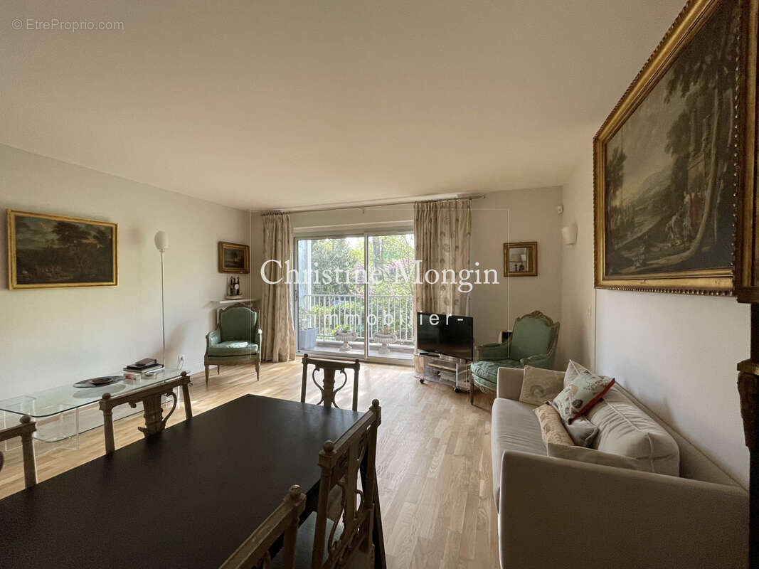 Appartement à NEUILLY-SUR-SEINE