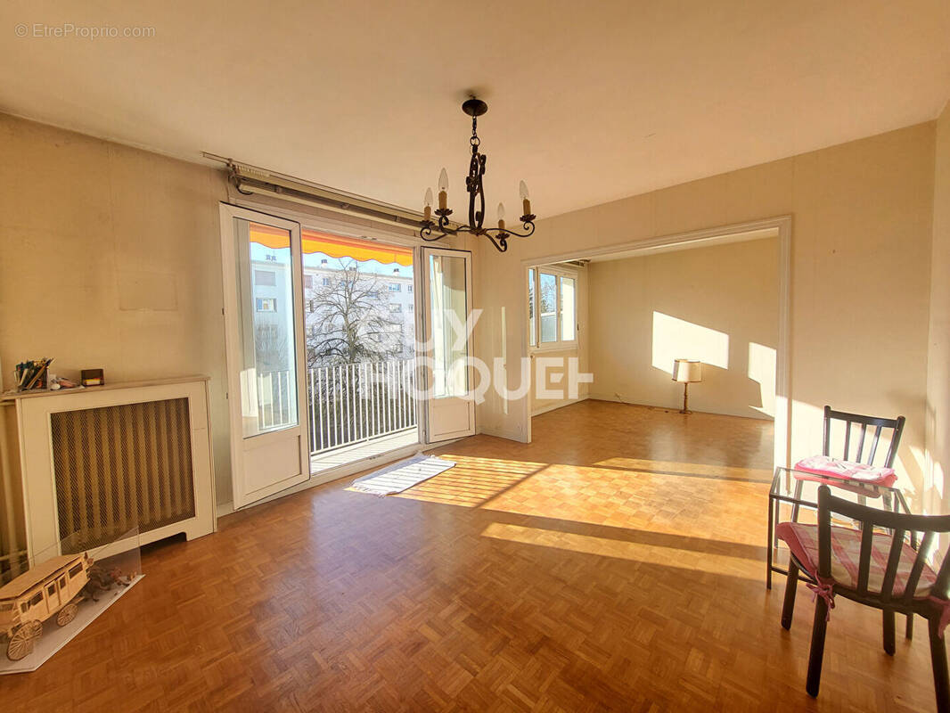 Appartement à LA CELLE-SAINT-CLOUD