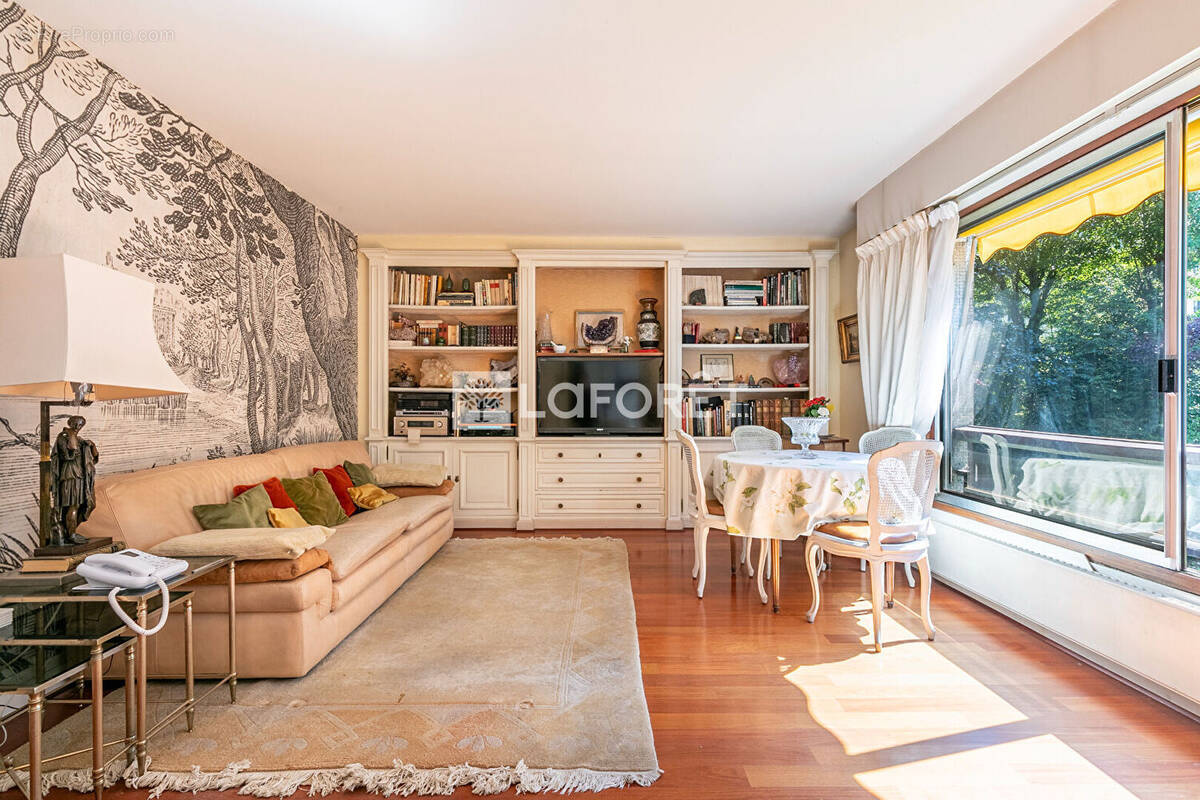 Appartement à PARIS-19E