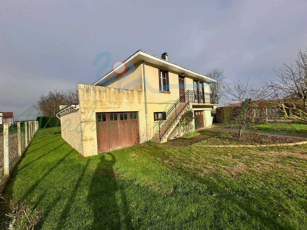 Maison à LA VILLENEUVE-EN-CHEVRIE