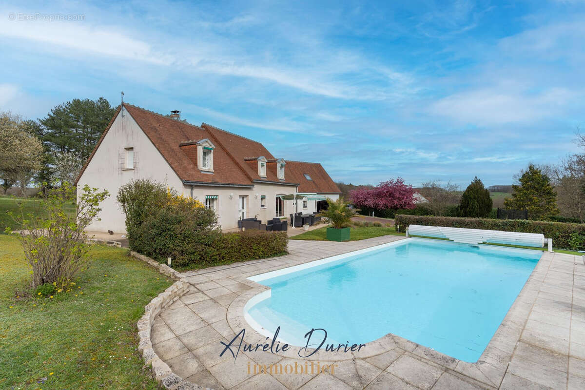 Maison à SAINT-ANTOINE-DU-ROCHER