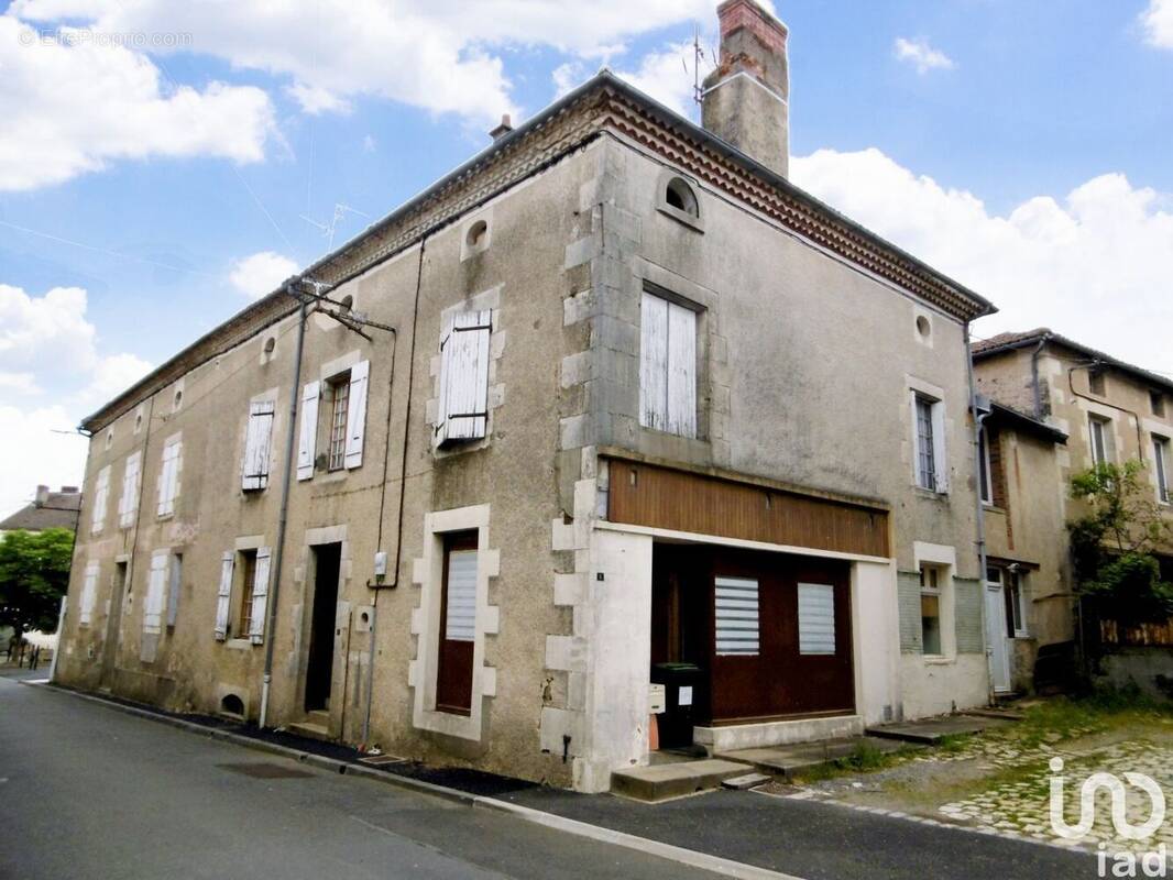 Photo 1 - Maison à BUSSIERE-POITEVINE