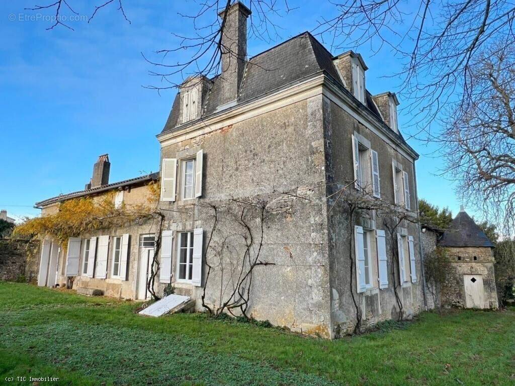 Maison à RUFFEC