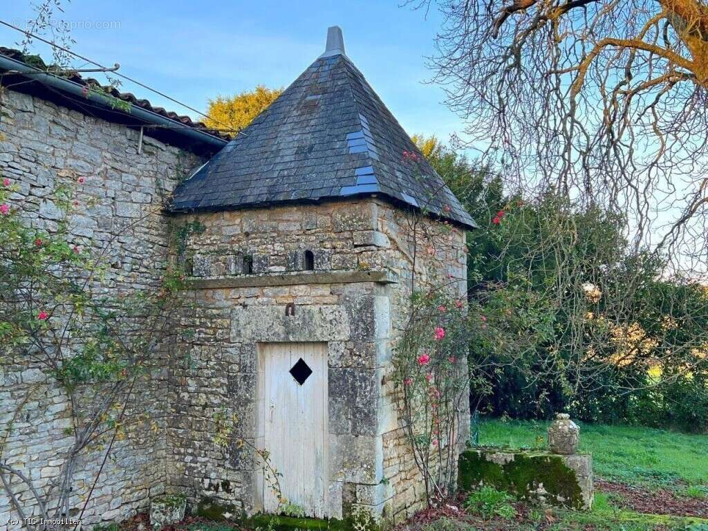 Maison à RUFFEC