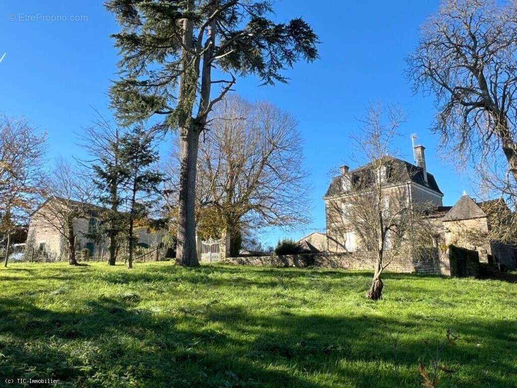 Maison à RUFFEC