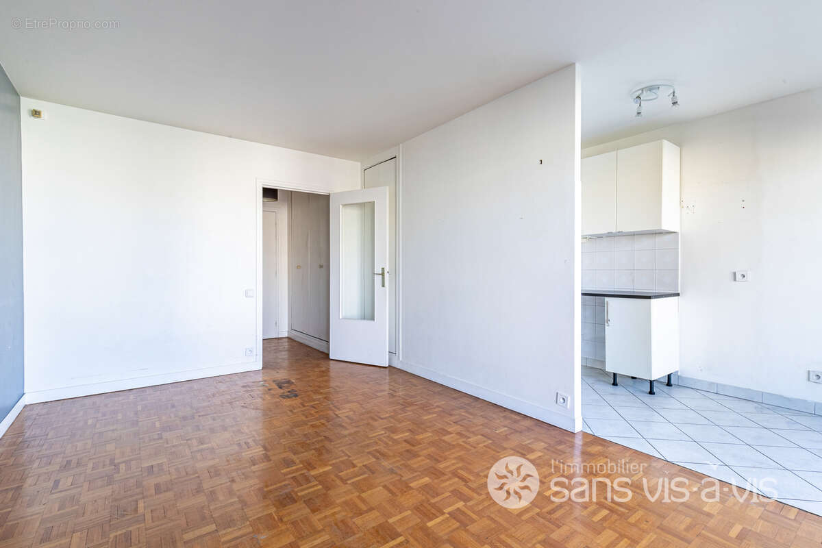 Appartement à COURBEVOIE