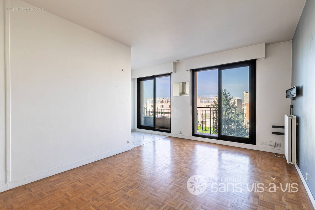 Appartement à COURBEVOIE