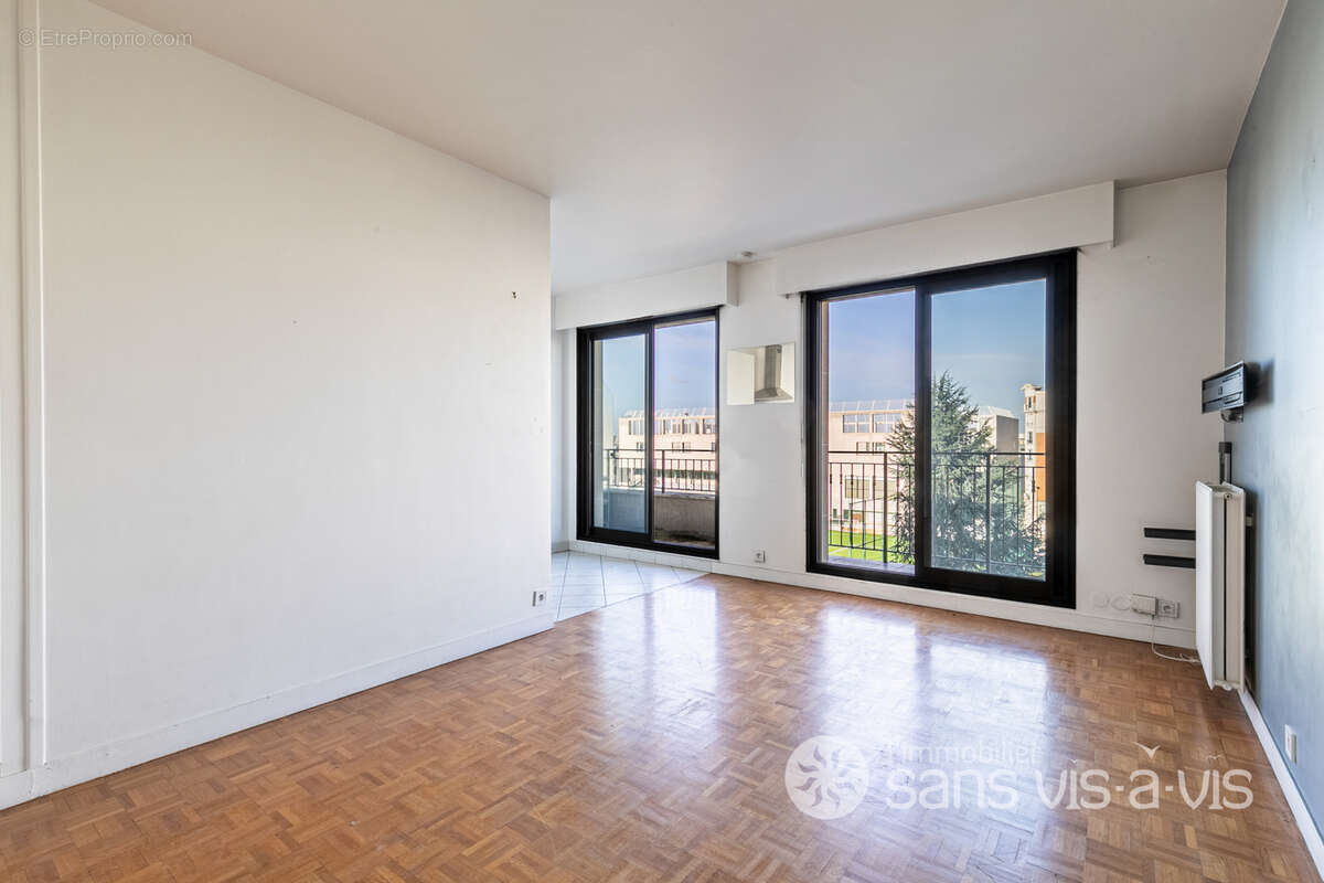 Appartement à COURBEVOIE