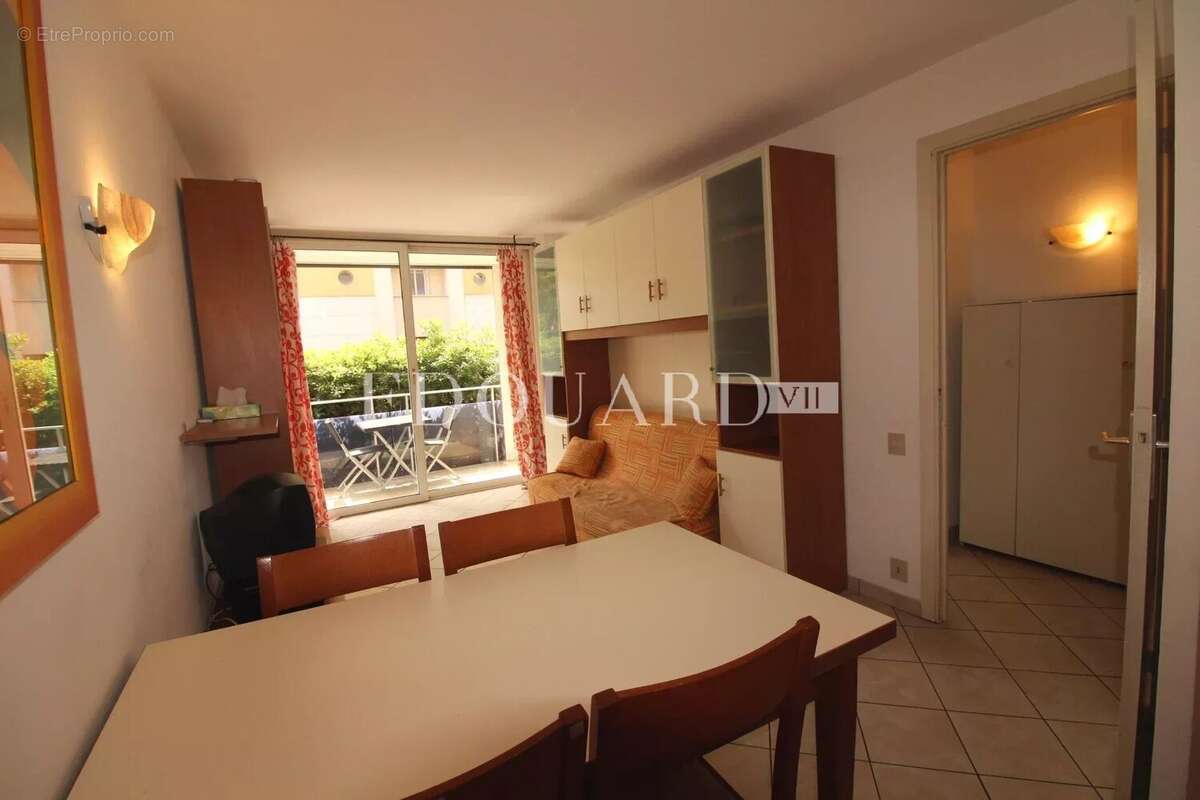 Appartement à ROQUEBRUNE-CAP-MARTIN