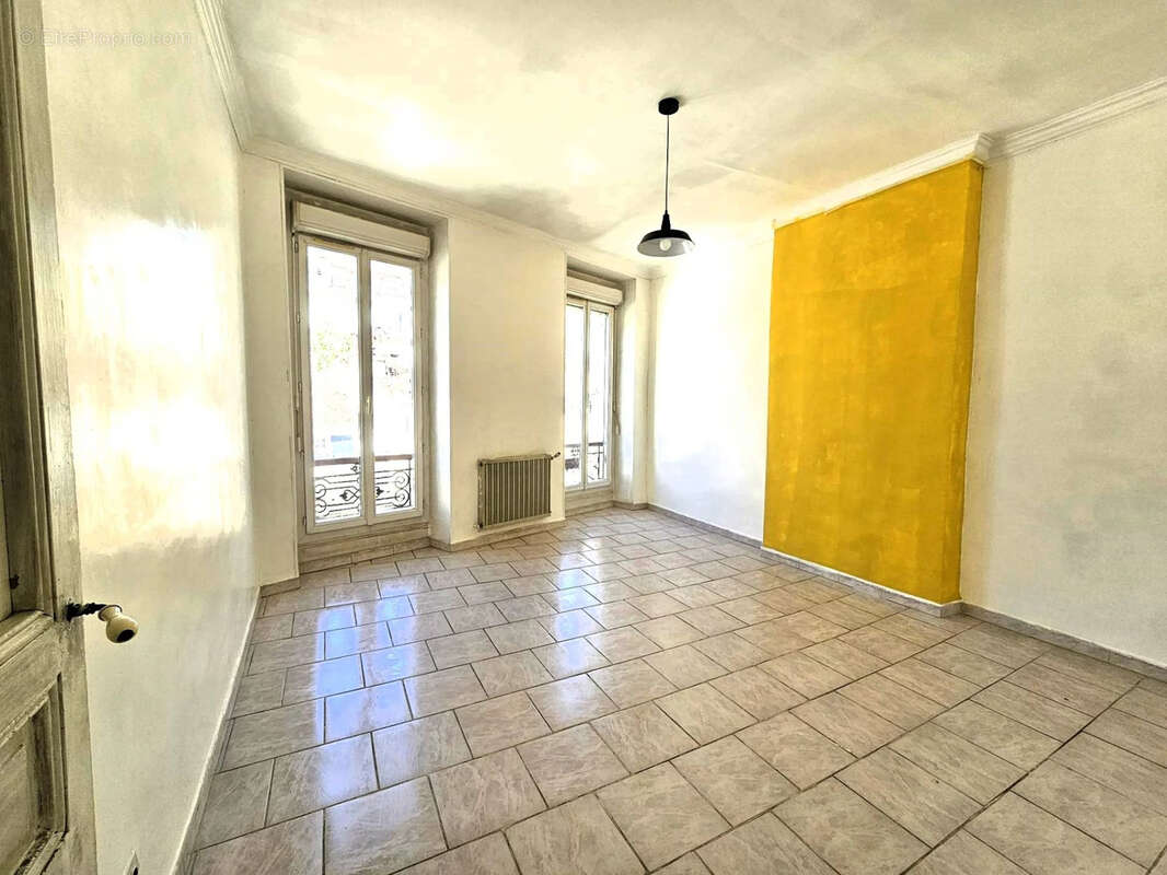 Appartement à MARSEILLE-5E