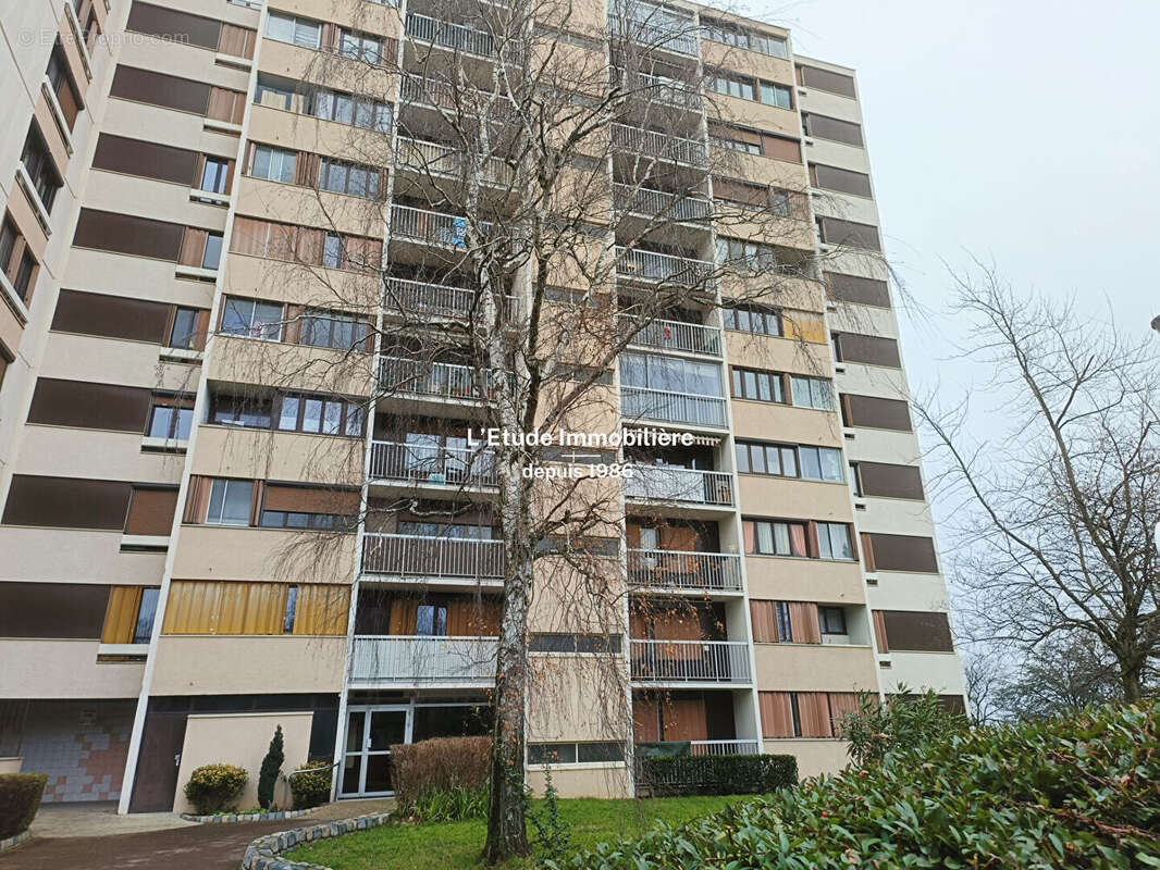 Appartement à RILLIEUX-LA-PAPE