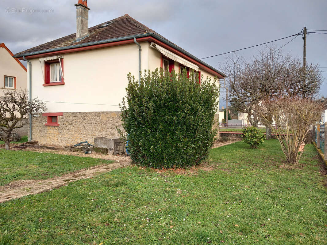 Maison à VARENNES-VAUZELLES