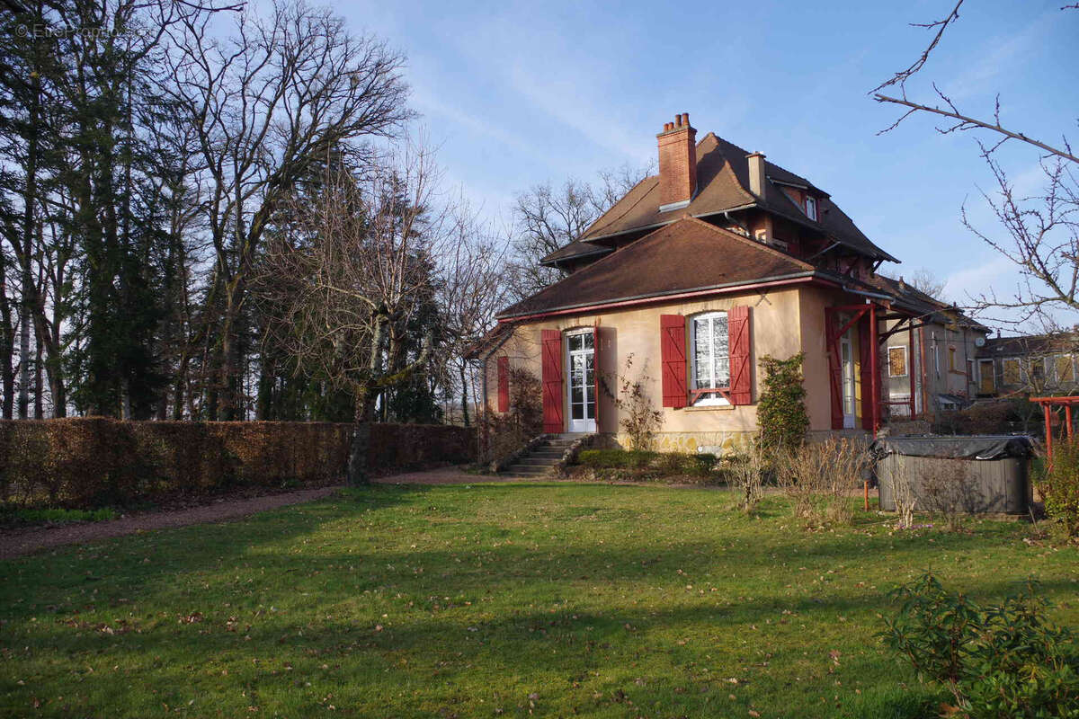 Maison à SAINT-HONORE-LES-BAINS