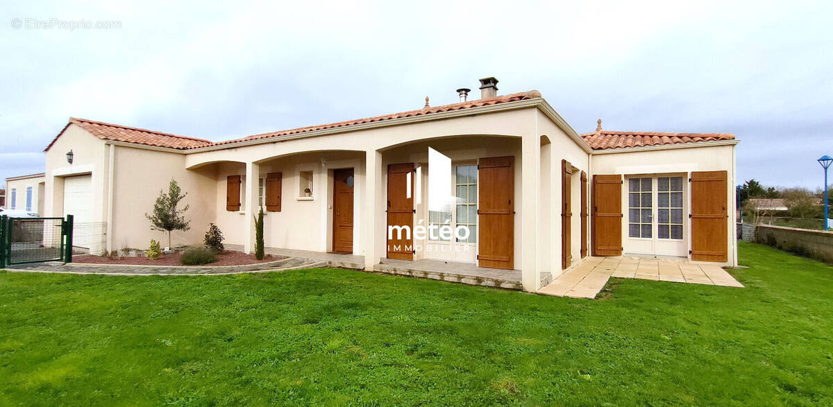 Maison à CHAMPAGNE-LES-MARAIS