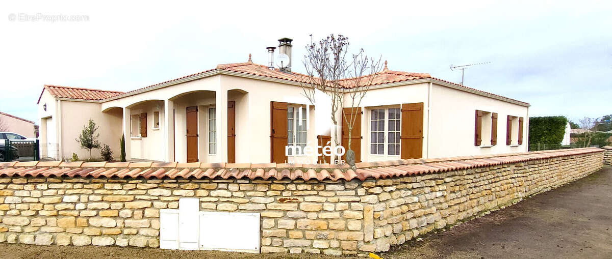 Maison à SAINTE-RADEGONDE-DES-NOYERS