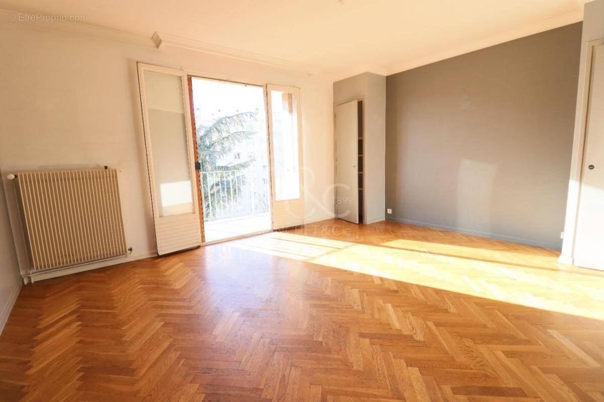 Appartement à SAINTE-FOY-LES-LYON