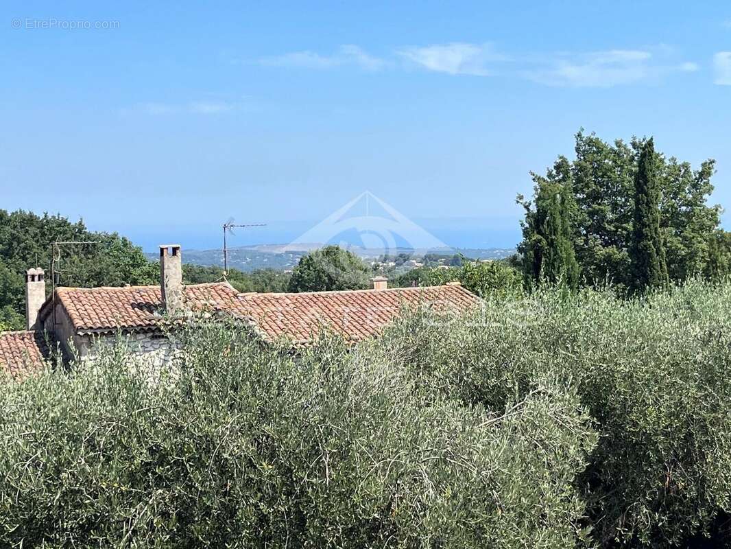 Maison à CHATEAUNEUF-GRASSE