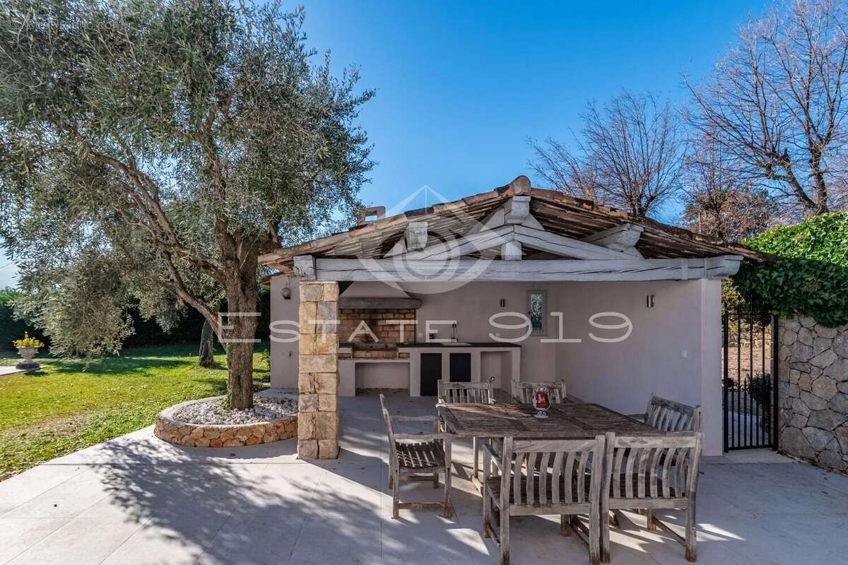 Maison à CHATEAUNEUF-GRASSE