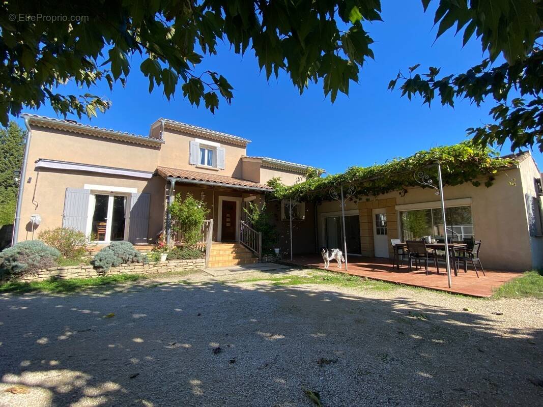 Maison à SAINT-LAURENT-DES-ARBRES