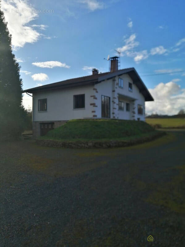 Maison à ETIVAL-CLAIREFONTAINE