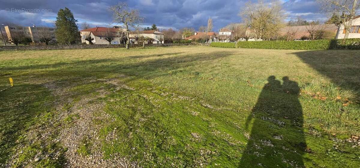 Terrain à SAINT-JEAN-LE-VIEUX