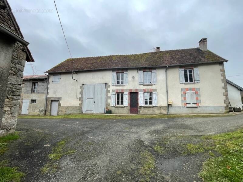 Maison à BUSSIERE-DUNOISE