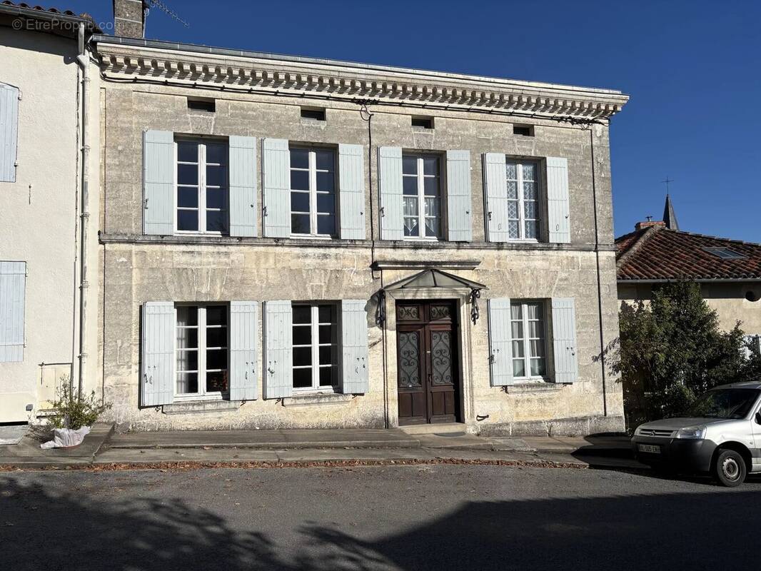 Maison à AUBETERRE-SUR-DRONNE