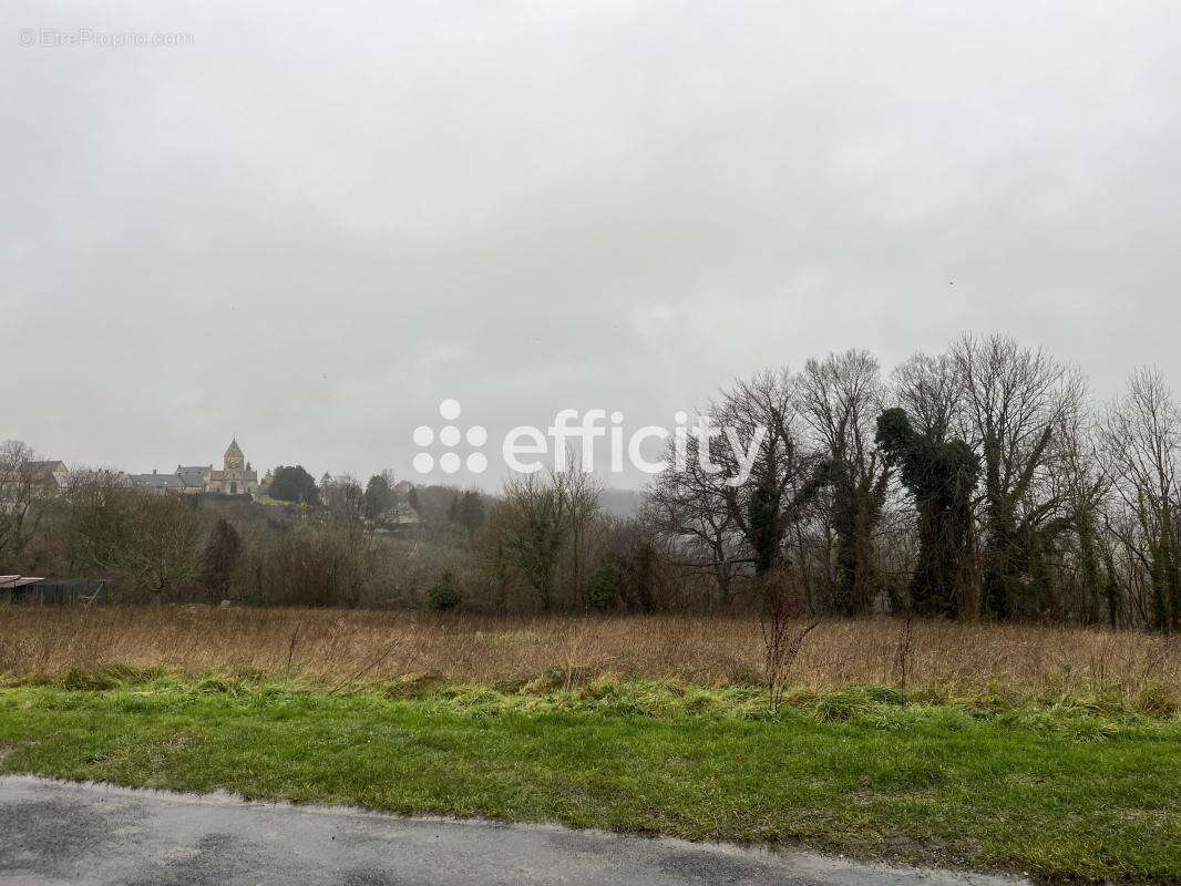 Terrain à MONTIGNY-LENGRAIN