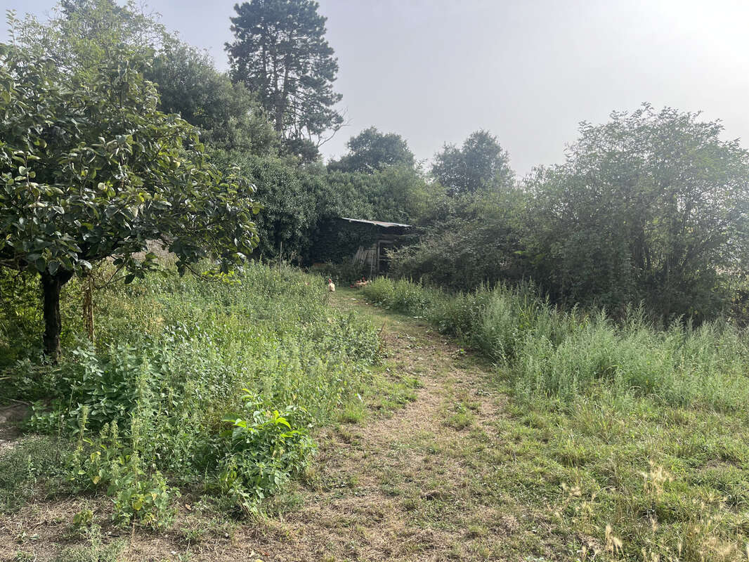 Terrain à NUEIL-LES-AUBIERS