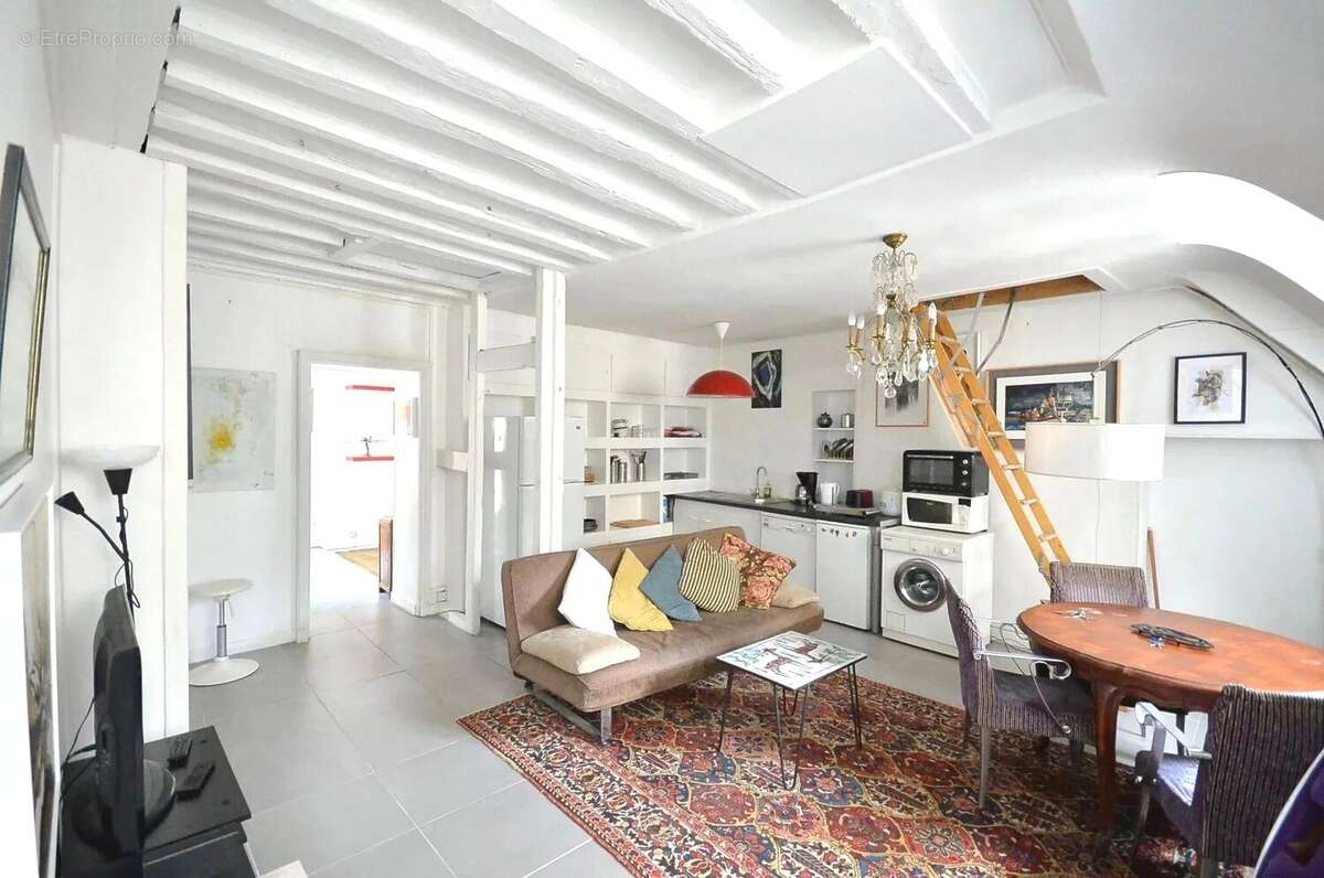 Appartement à PARIS-3E