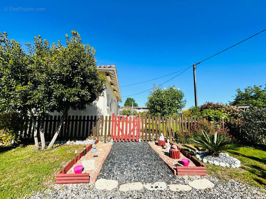 Maison à LA LANDE-DE-FRONSAC