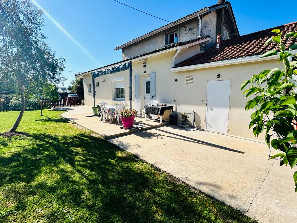 Maison à LA LANDE-DE-FRONSAC