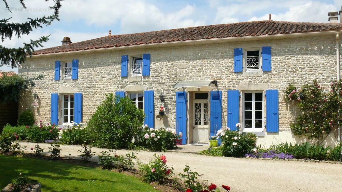 Maison à FONTENAY-LE-COMTE