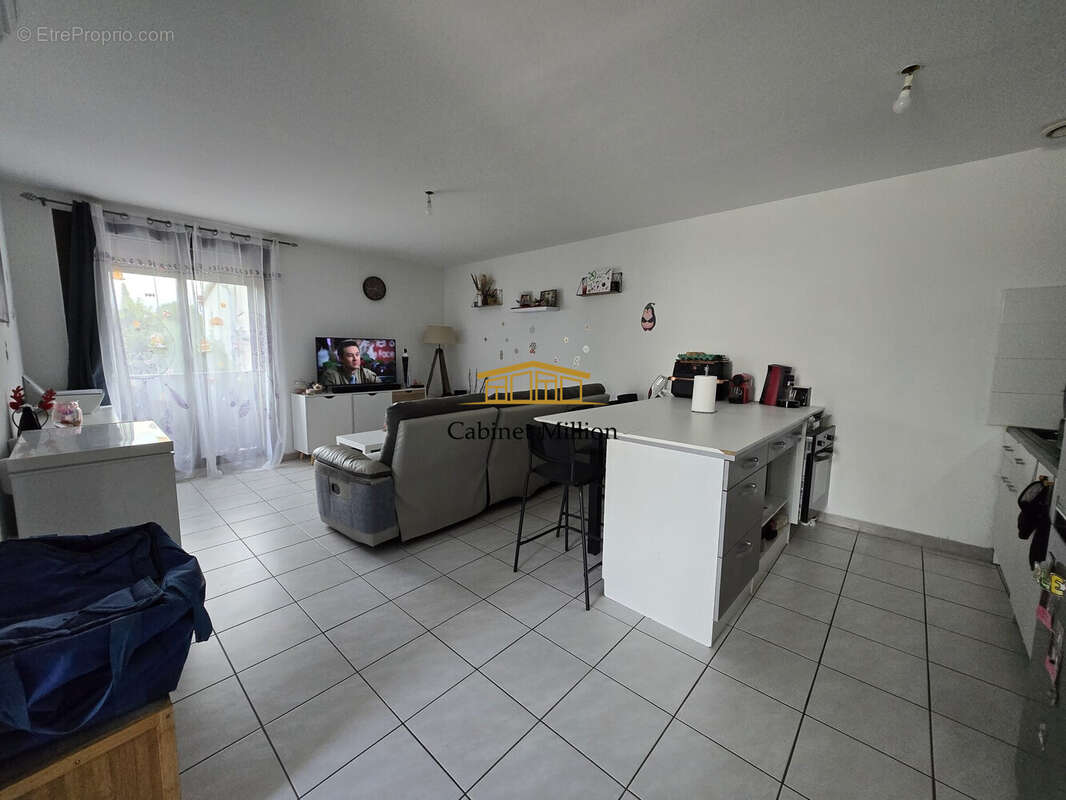 Appartement à VIC-LA-GARDIOLE