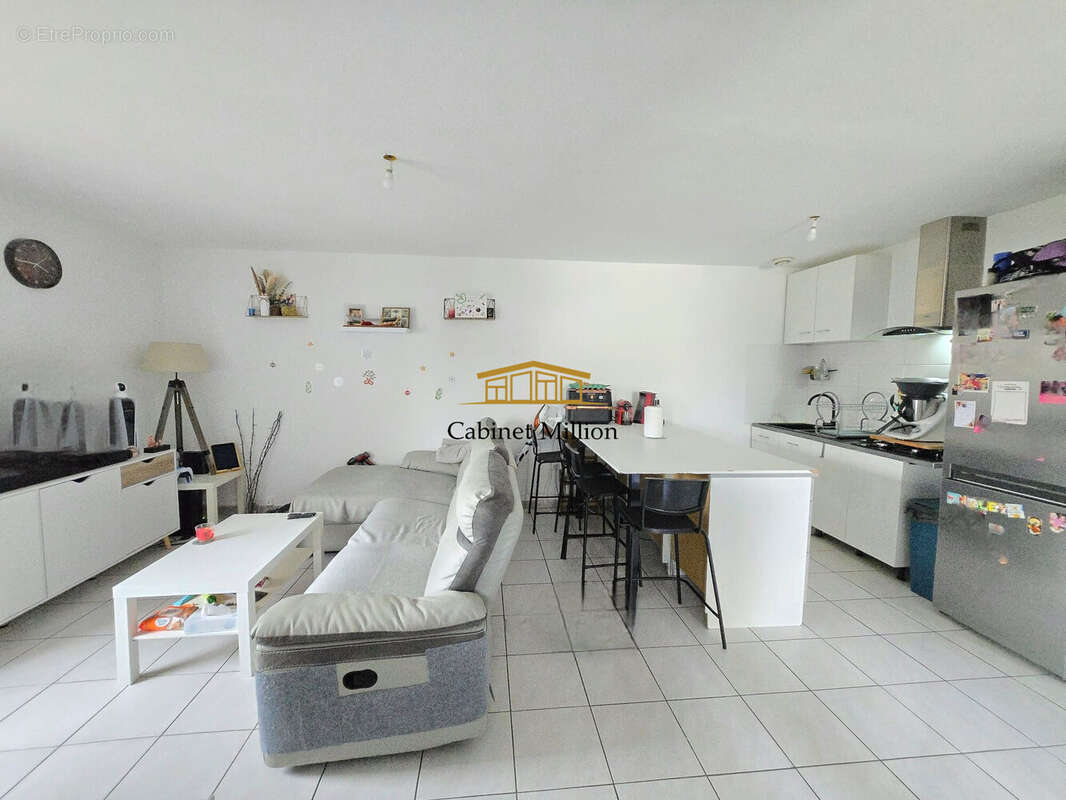 Appartement à VIC-LA-GARDIOLE