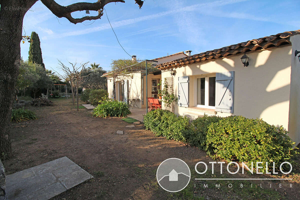 Maison à ROQUEBRUNE-SUR-ARGENS