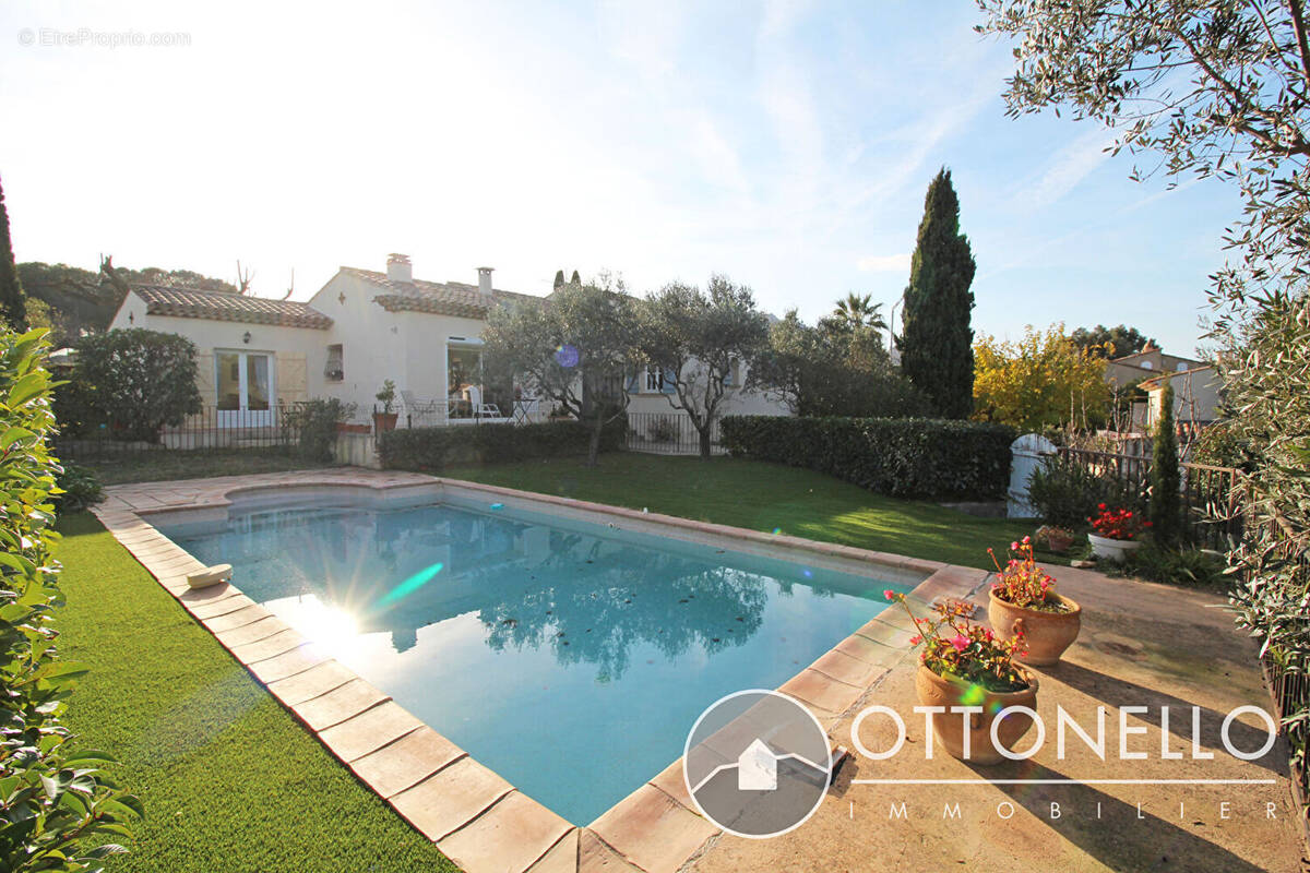 Maison à ROQUEBRUNE-SUR-ARGENS