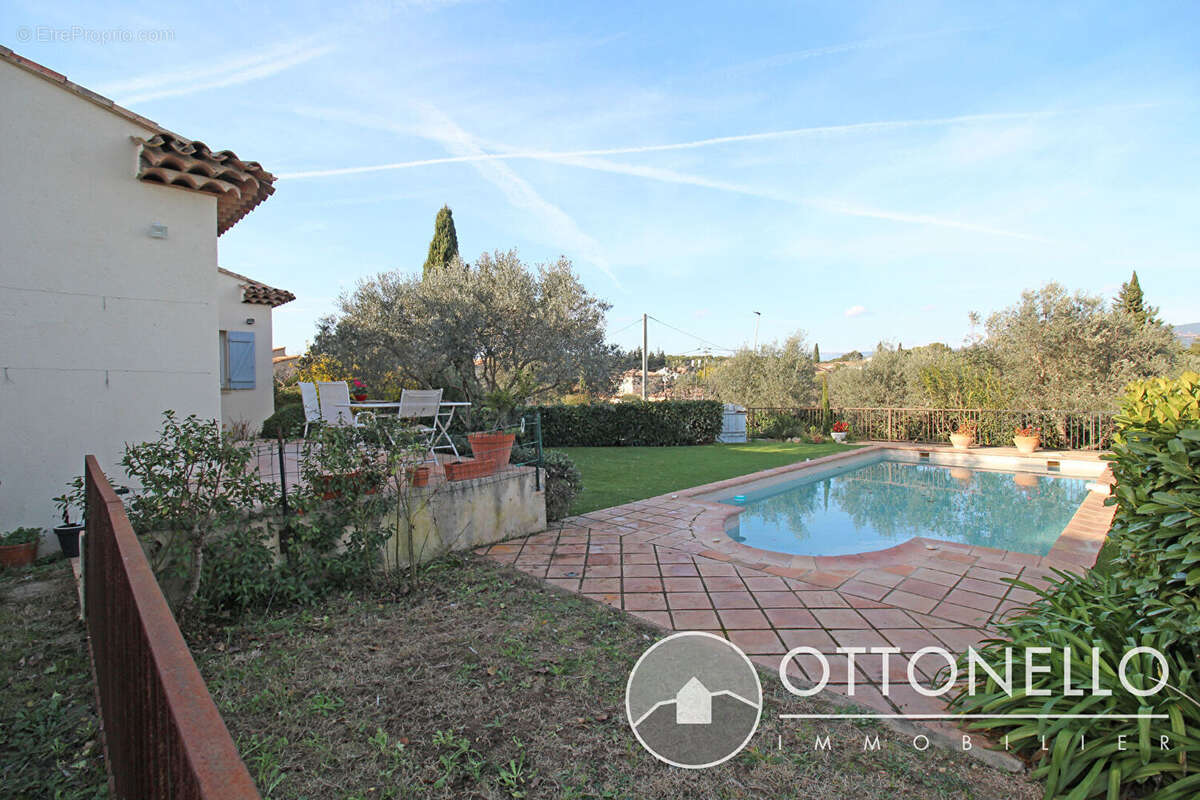 Maison à ROQUEBRUNE-SUR-ARGENS