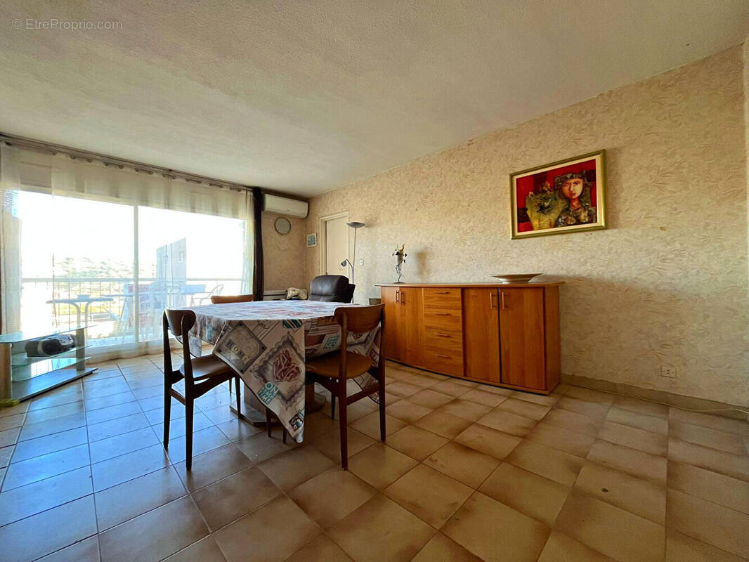 Appartement à SAINT-LAURENT-DU-VAR