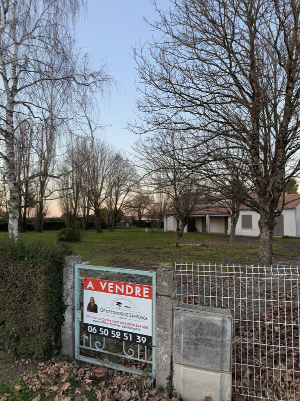 Terrain à MORNAC-SUR-SEUDRE