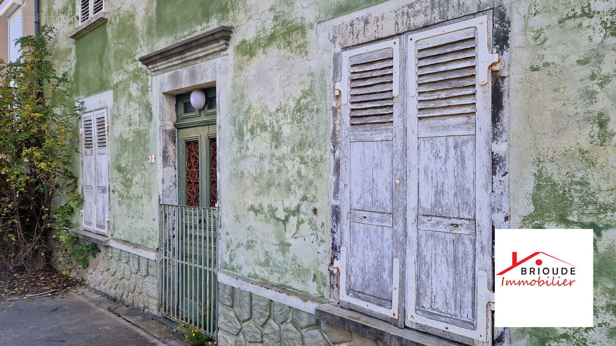 Maison à SAINT-BEAUZIRE