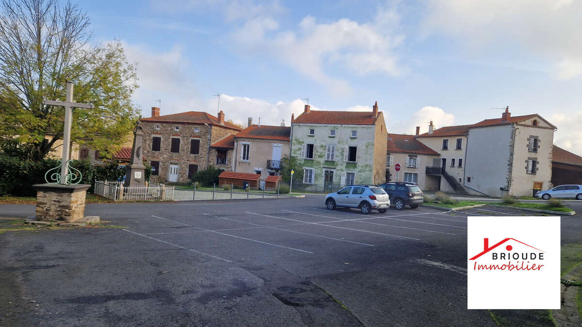 Maison à SAINT-BEAUZIRE