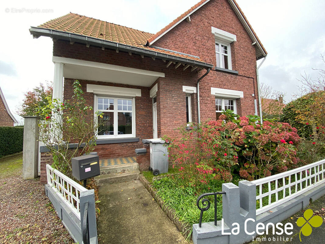 Maison à PERONNE-EN-MELANTOIS