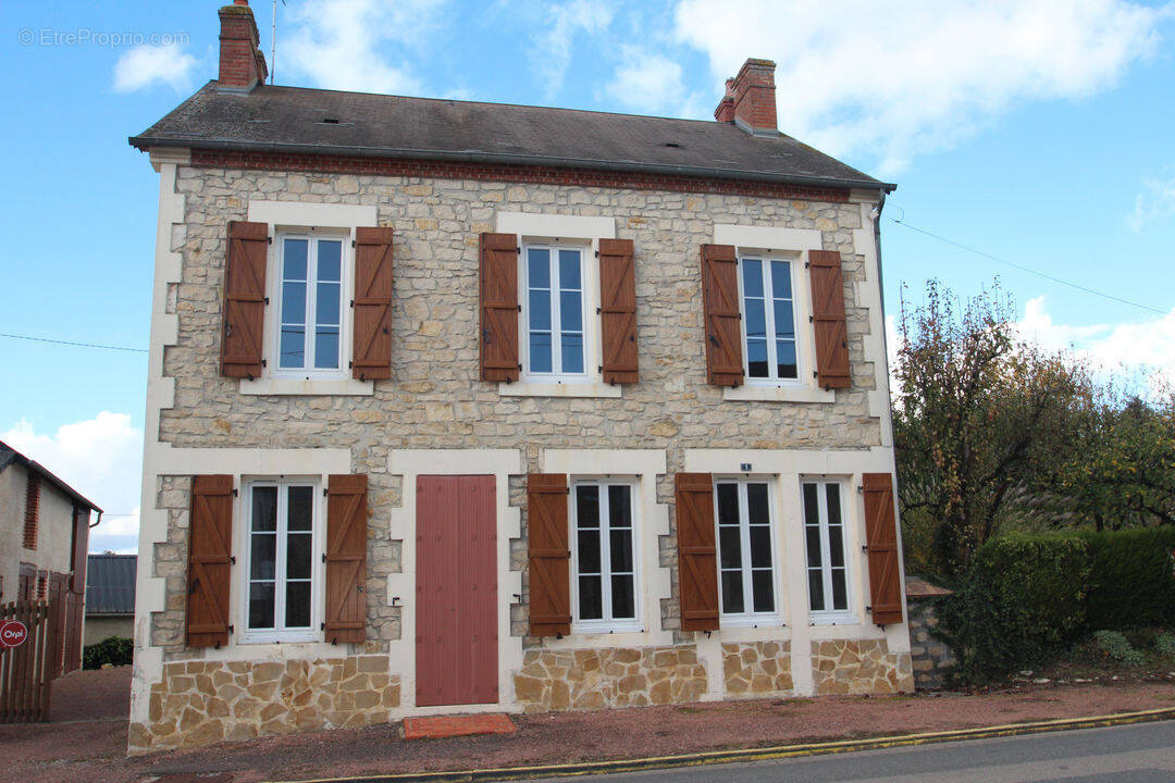 Maison à CERCY-LA-TOUR