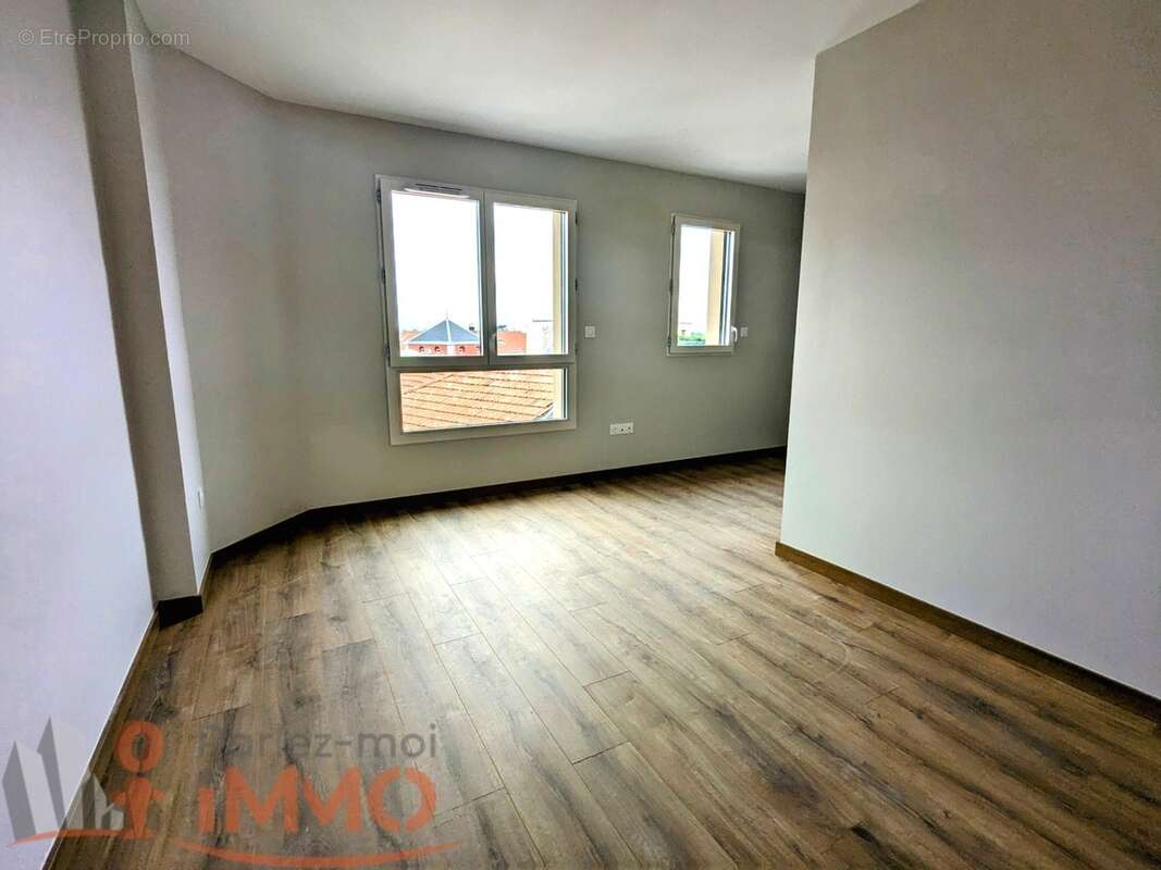 Appartement à MONTROND-LES-BAINS