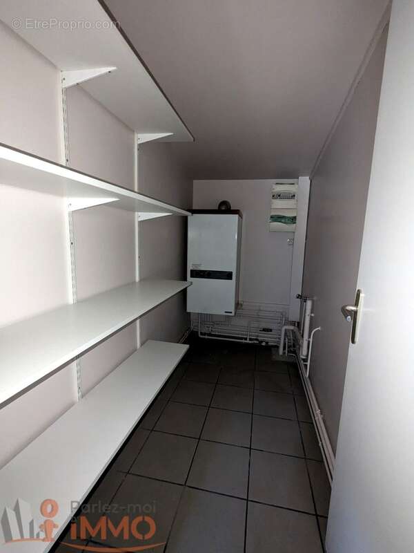 Appartement à CHAZELLES-SUR-LYON