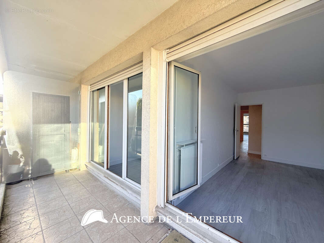 Appartement à NANTERRE