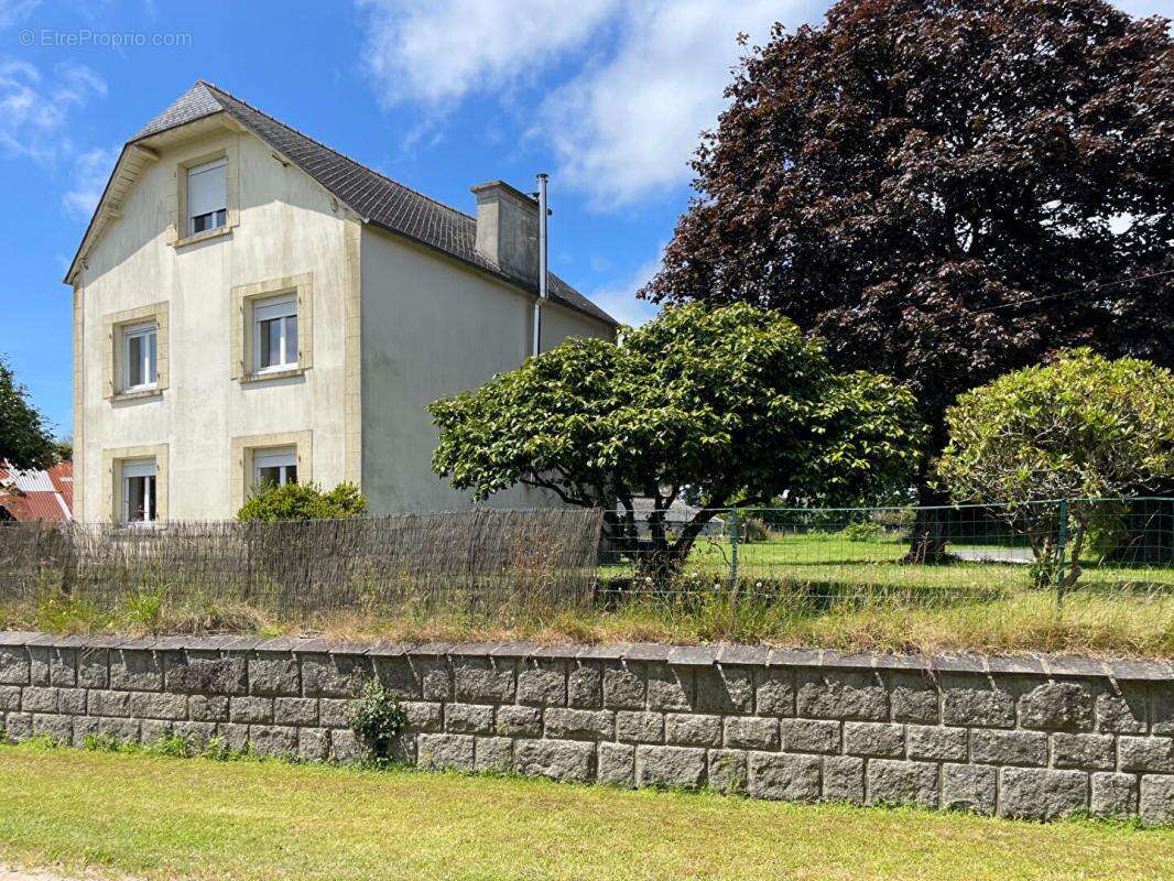 Maison à LANDUDAL