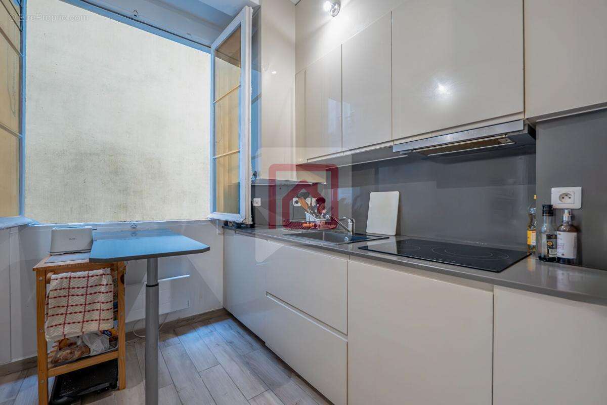 Appartement à PARIS-8E